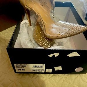 Gorgeous pumps clear with crystals Thalia sodi size 10